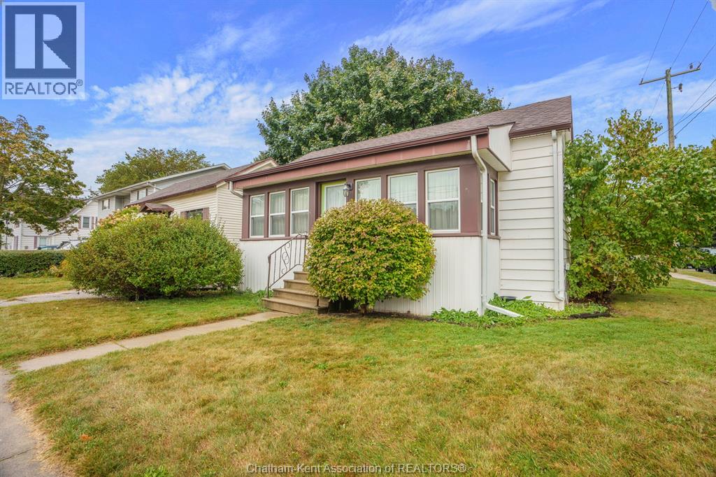 25 Forest St, Chatham, ON N7L 1Z8