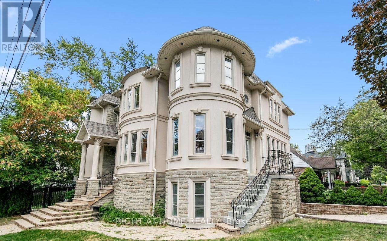 125 Kingsdale Ave, Toronto, ON M2N 3W5