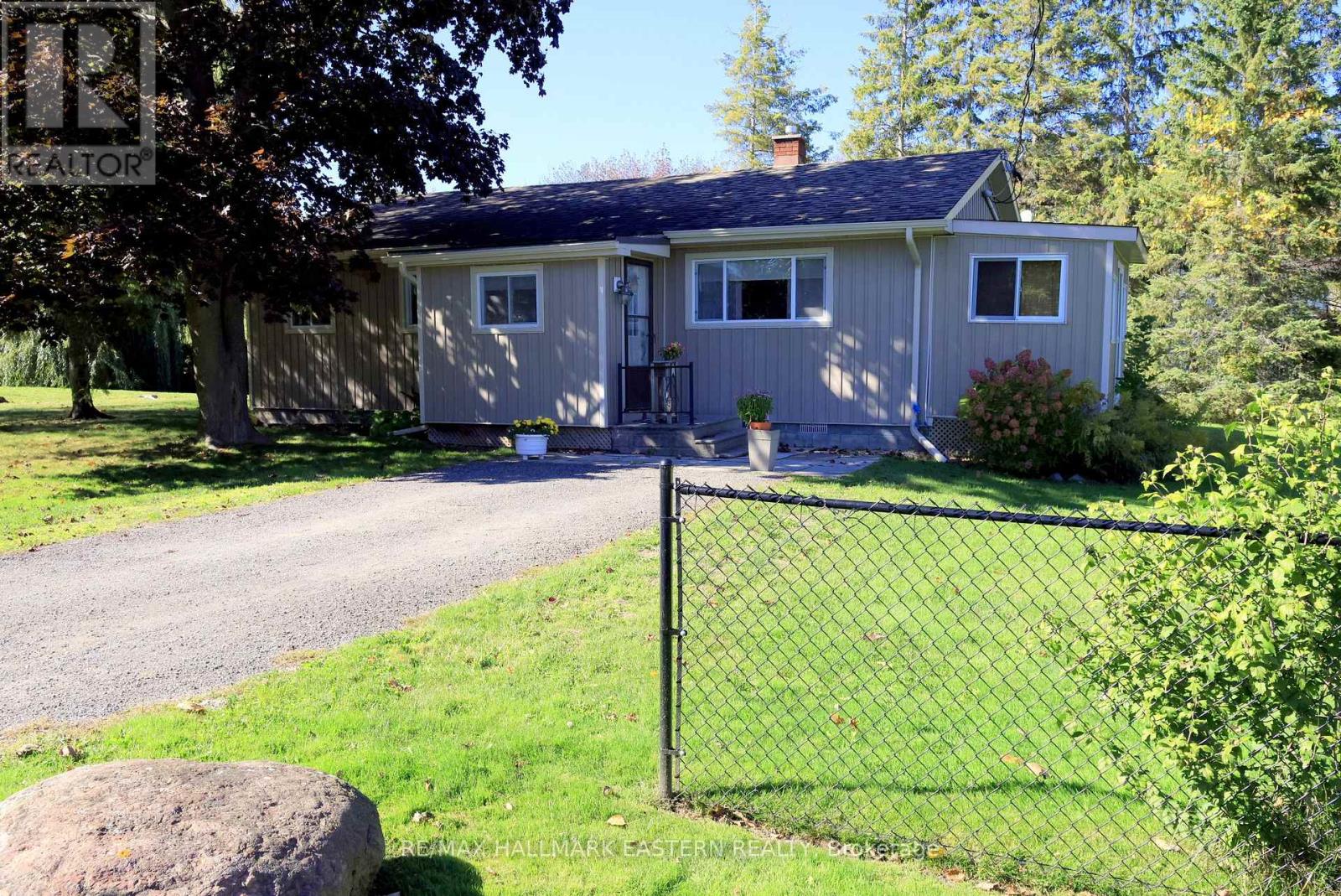 824 Sidney Dr SE, Selwyn, ON K0L 1T0