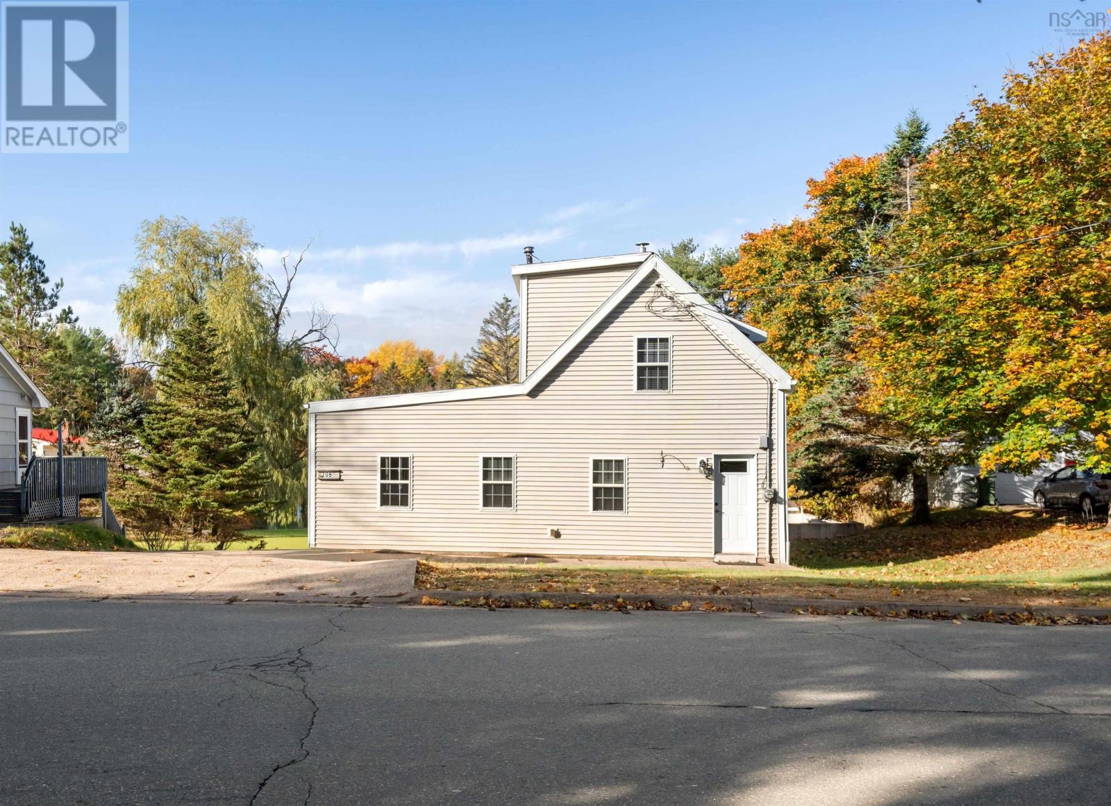 208 Pleasant St, Truro, NS B2N 3S8