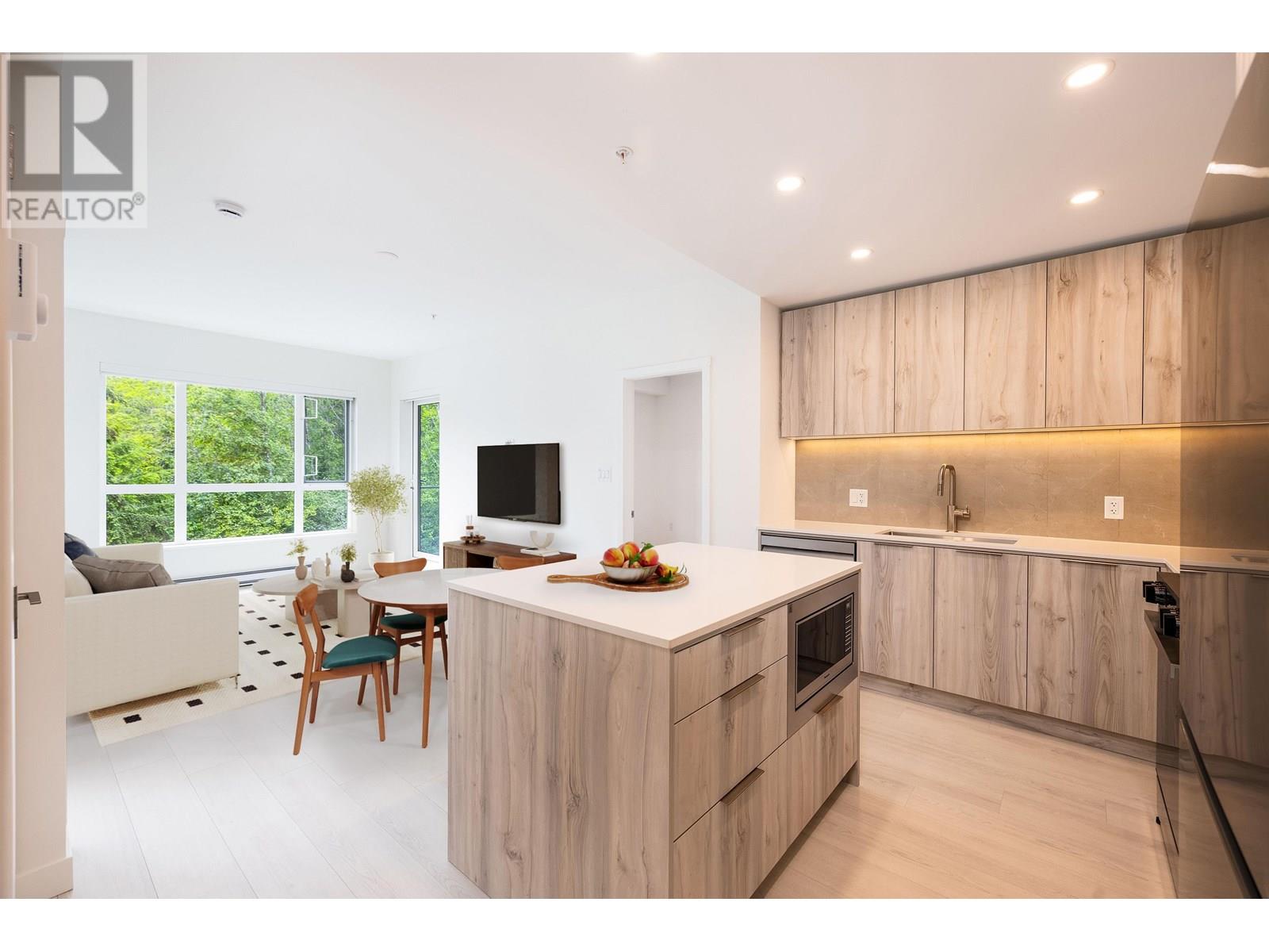 3594 Malsum Drive Unit 406, North Vancouver, BC V7G 0B4