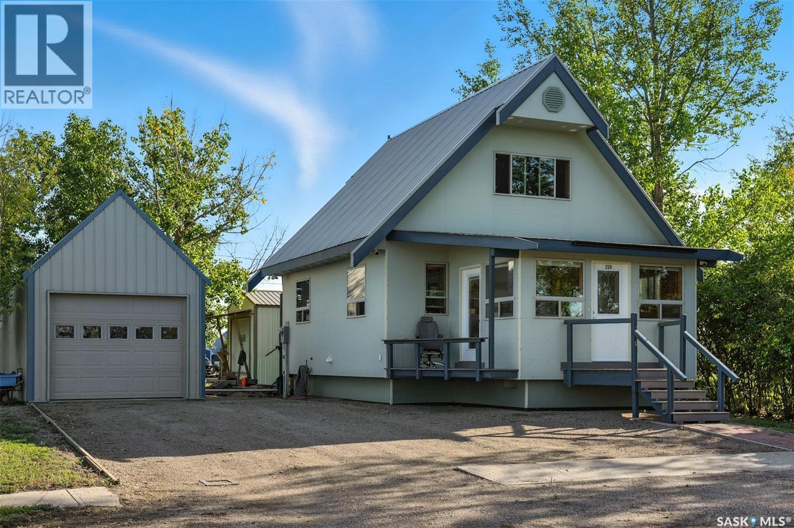 224 Bird St, Loreburn, SK S0H 2S0