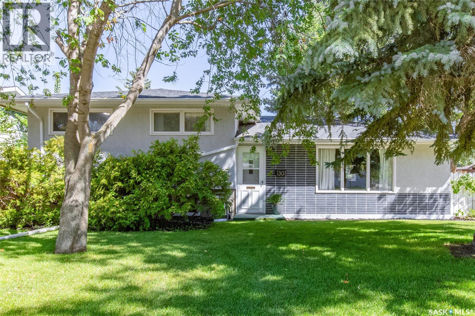 1301 Queen Cres, Moose Jaw, SK S6H 3G5