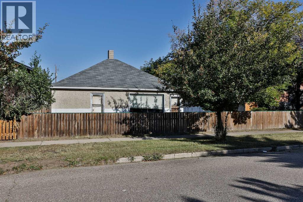 6 Street N Unit 915, Lethbridge, AB T1H 1Y3