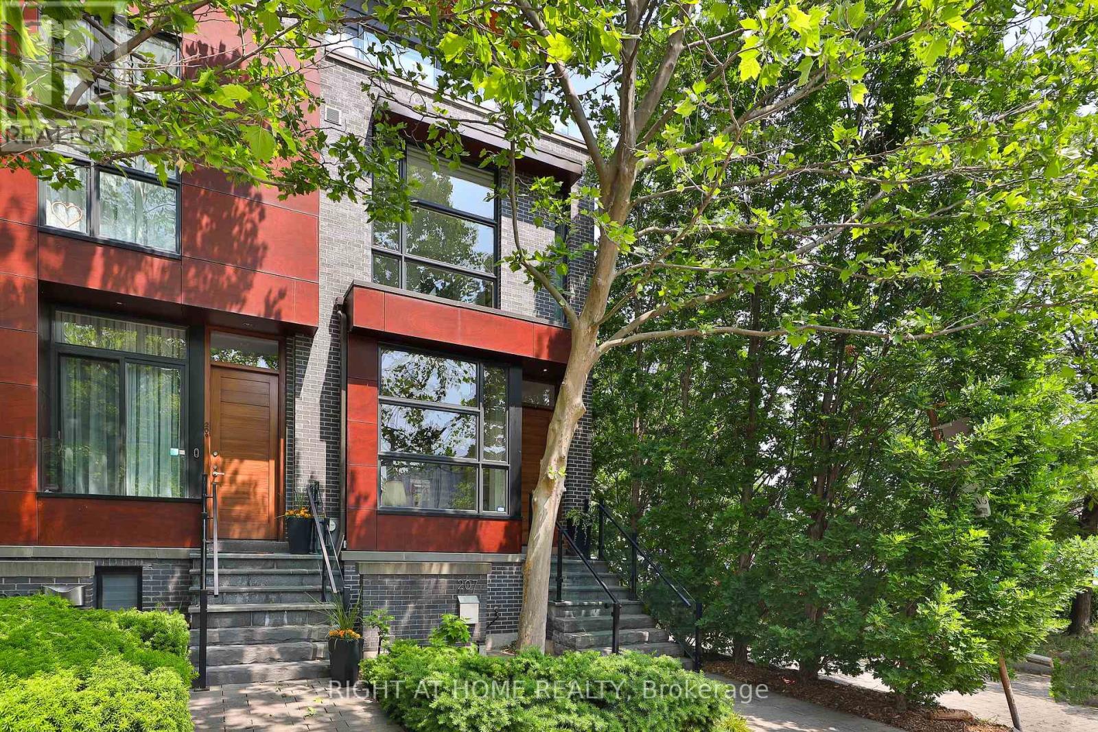 207 Claremont St, Toronto, ON M6J 2N1