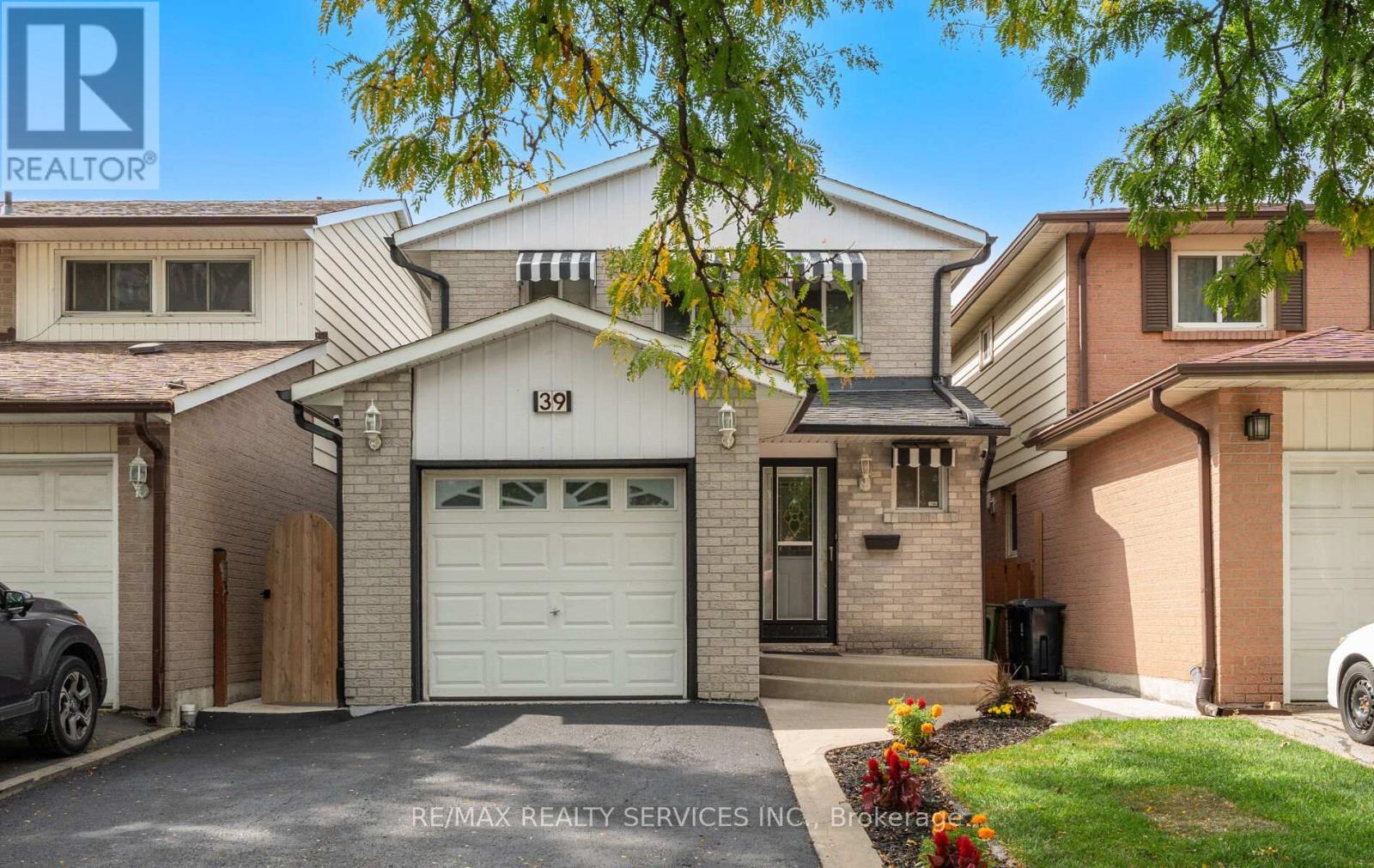 39 Autumn Glen Cir, Toronto, ON M9W 6B3