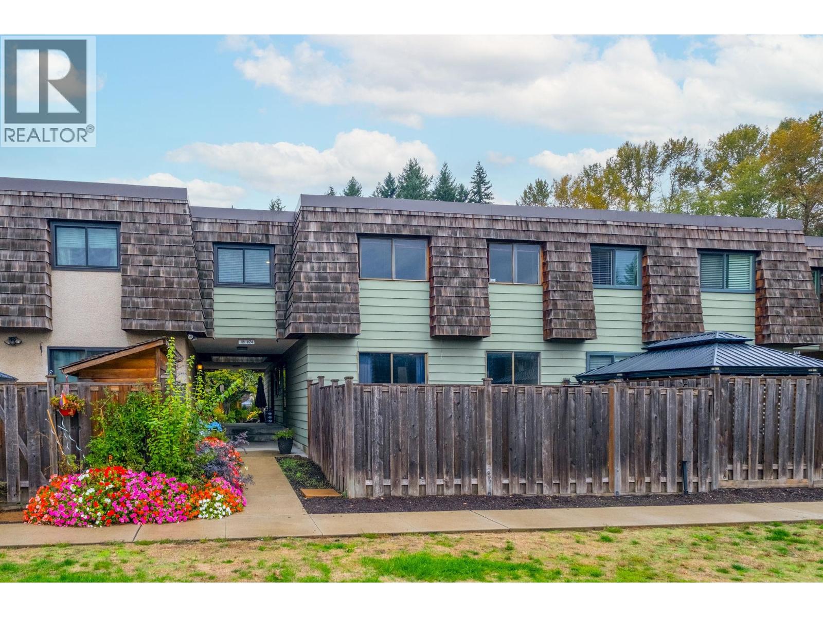 1122 Premier St, North Vancouver, BC V7J 2H3