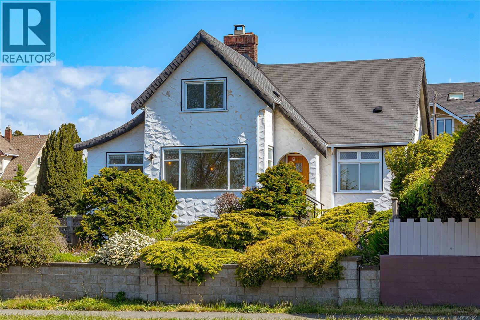 690 Dallas Rd, Victoria, BC V8V 1B7