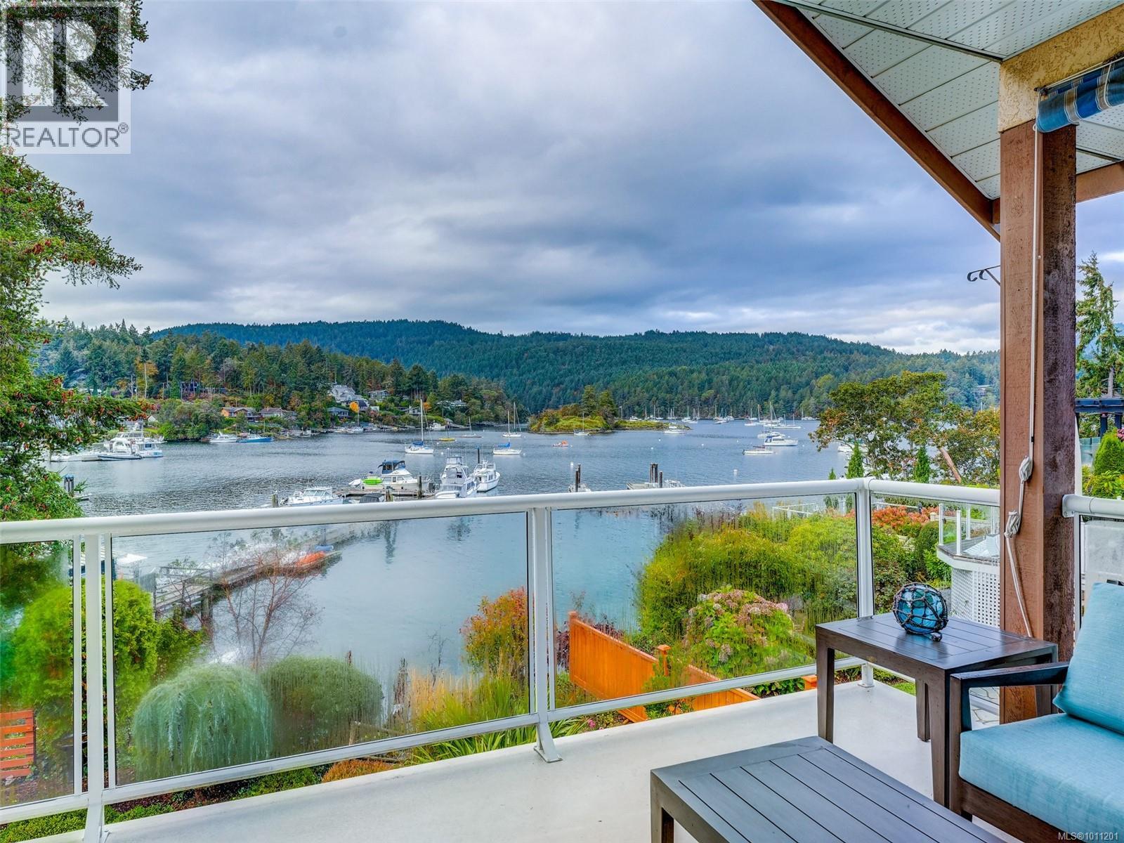 7064 Brentwood Dr, Central Saanich, BC V8M 1B6