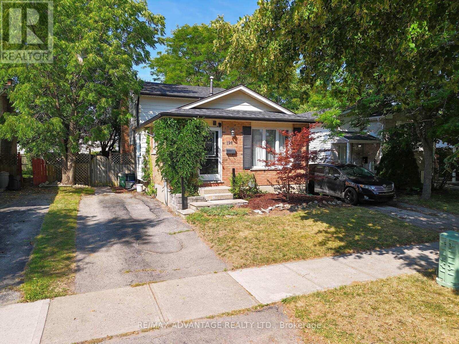 126 Olympic Cres, London, ON N6G 3P7
