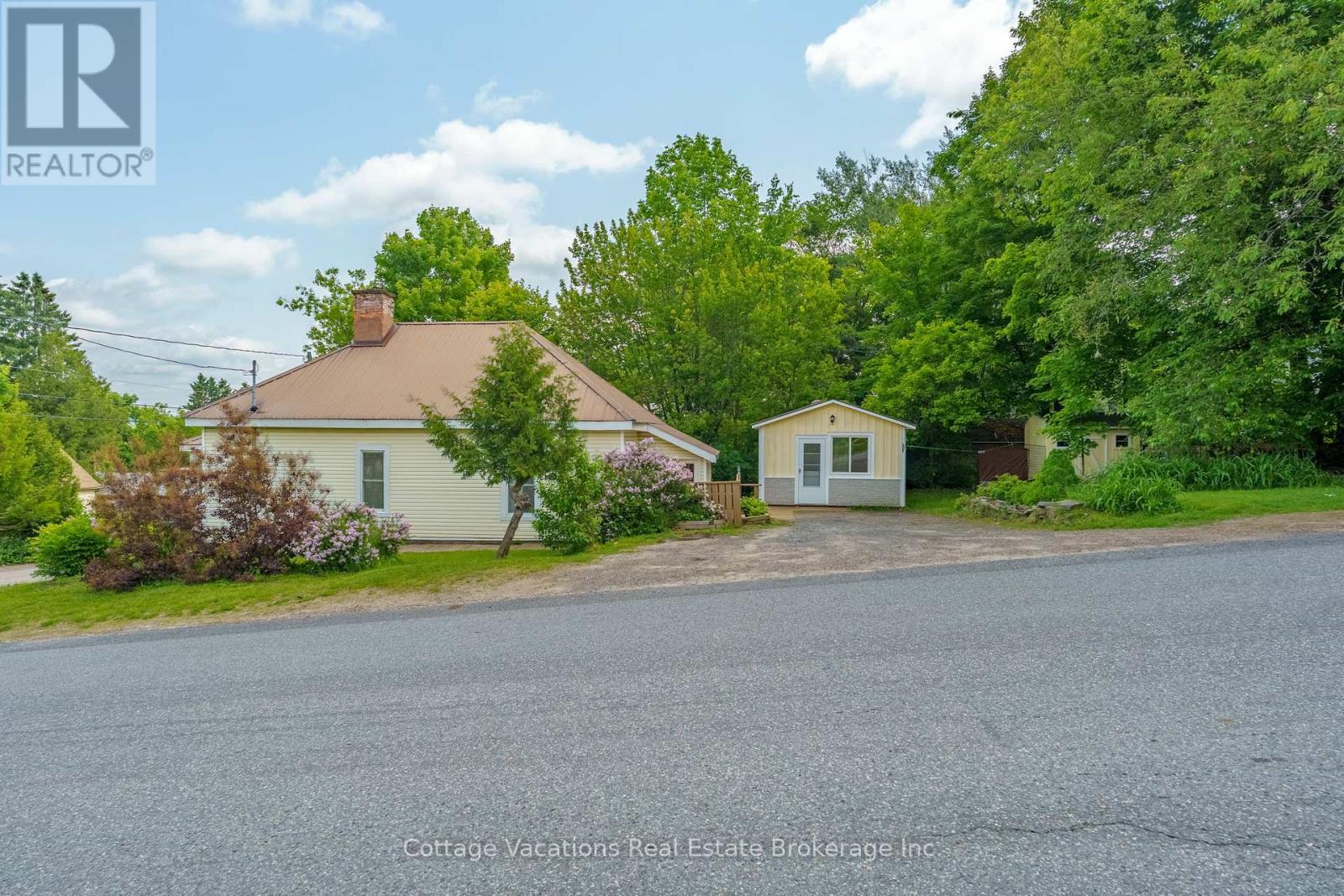 1 Duncan St E, Huntsville, ON P1H 1W4