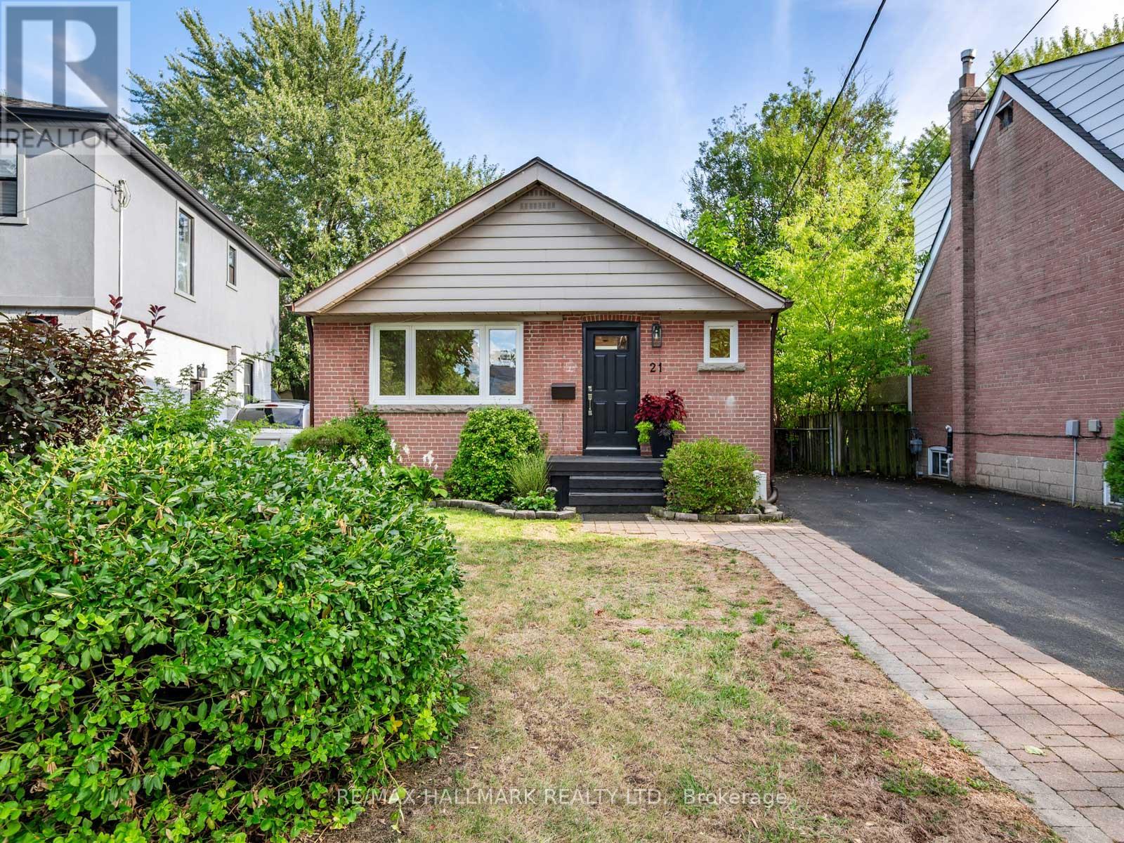 21 Fairfax Cres, Toronto, ON M1L 1Z6