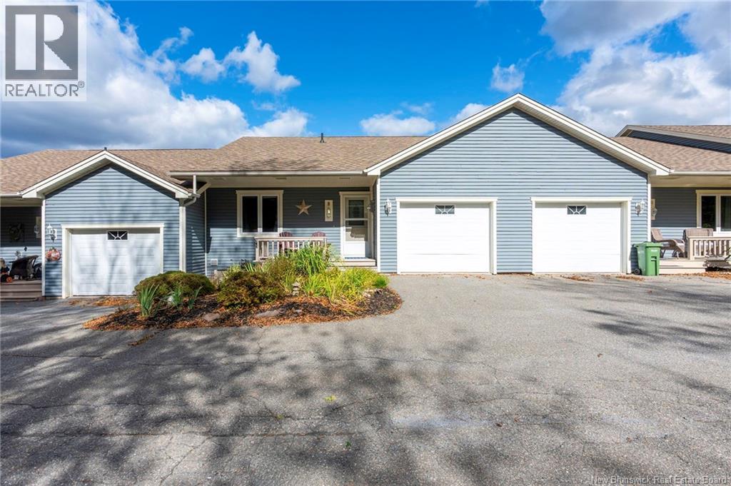 8 Merritt Hill Rd, Quispamsis, NB E2E 6A1