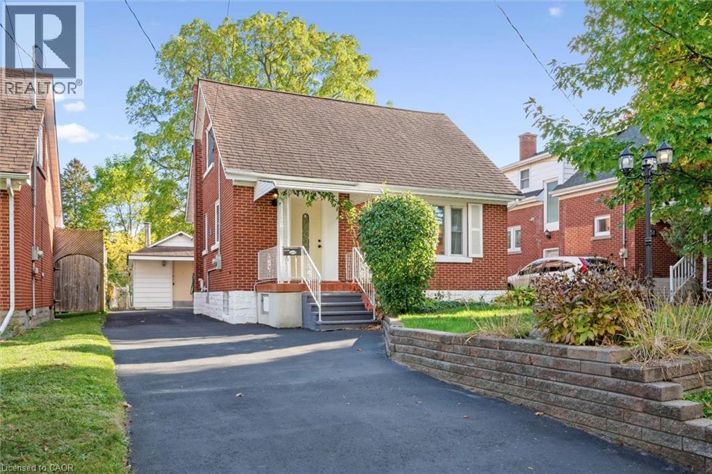 49 Woodland Ave, Kitchener, ON N2M 3G8