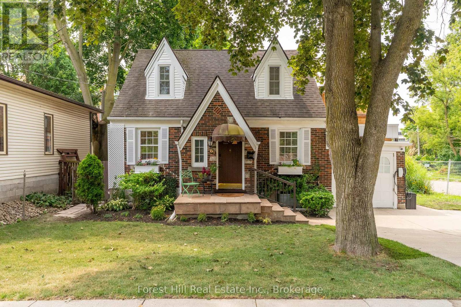 161 Herbert St, Waterloo, ON N2J 1T3