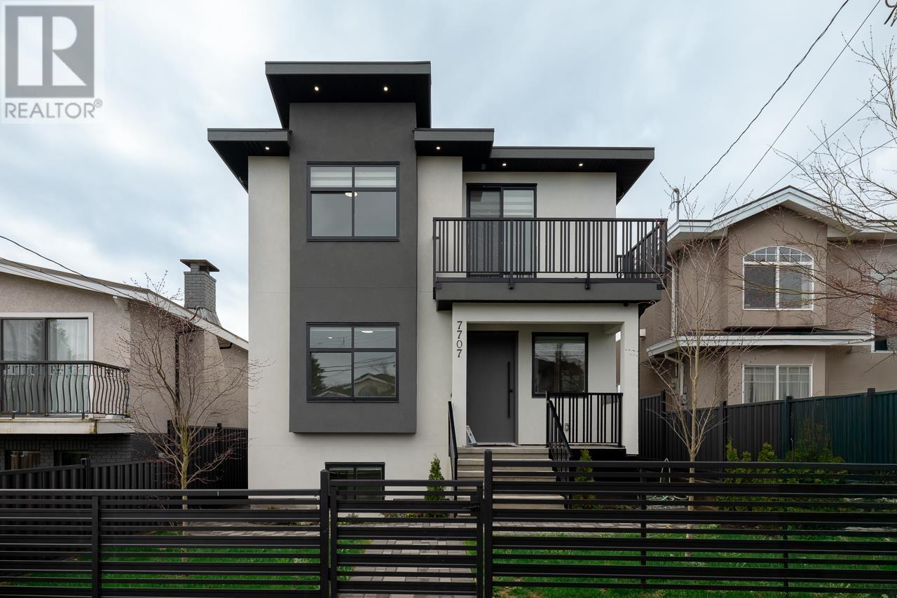 7707 Burgess St, Burnaby, BC V3N 3J1