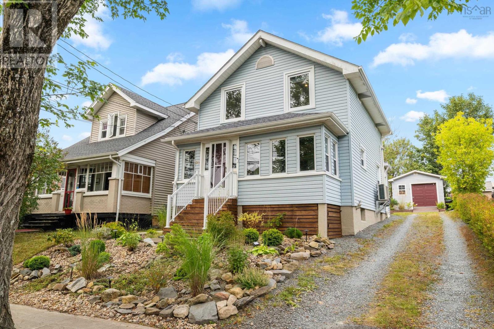 94 Windmill Rd, Dartmouth, NS B3A 1C7