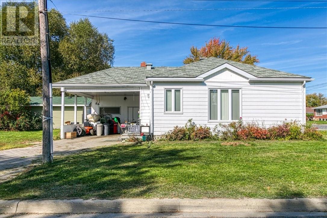 17 Morin St, Chelmsford, ON P0M 1L0