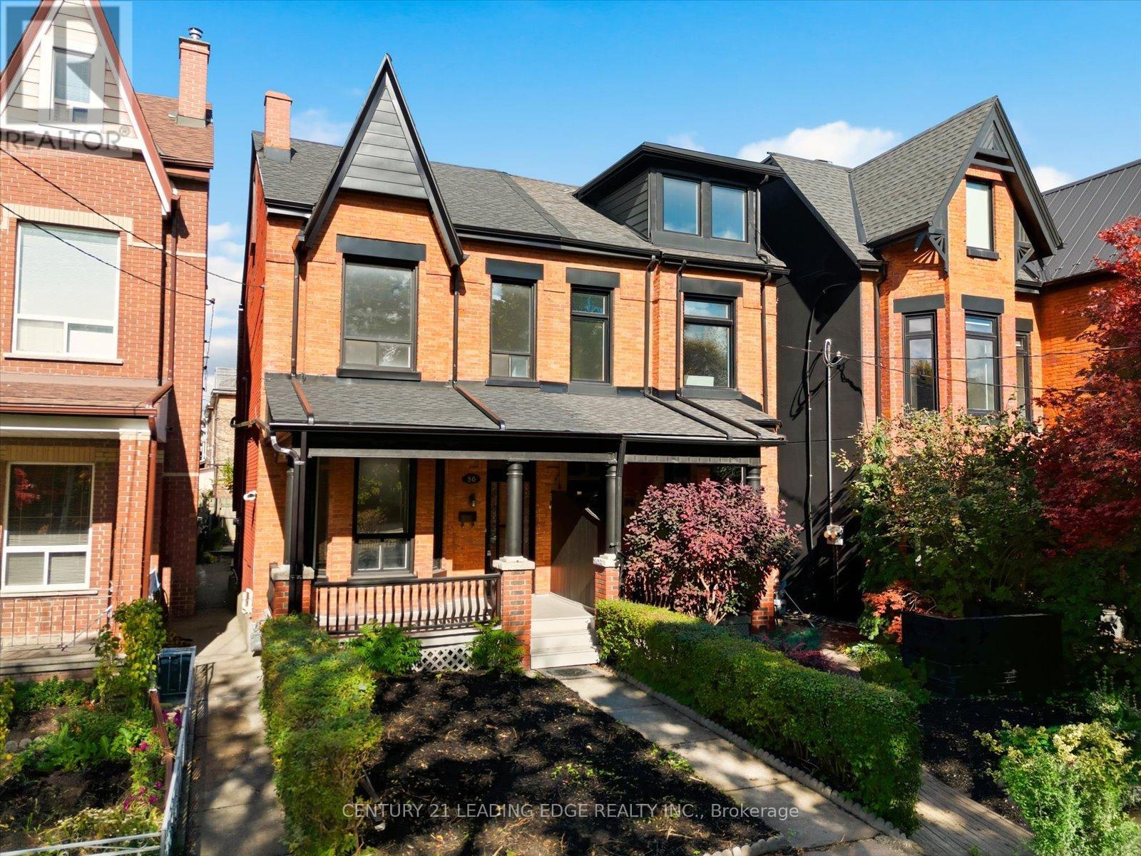 30 Ulster St, Toronto, ON M5S 1E3