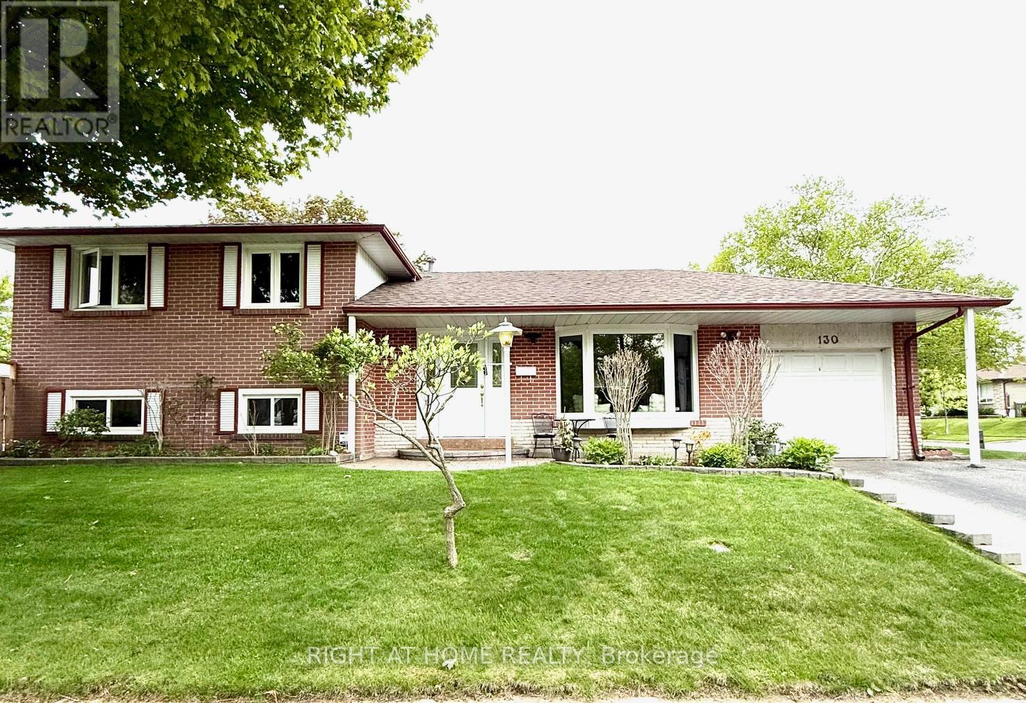 130 Cultra Sq, Toronto, ON M1E 2E3