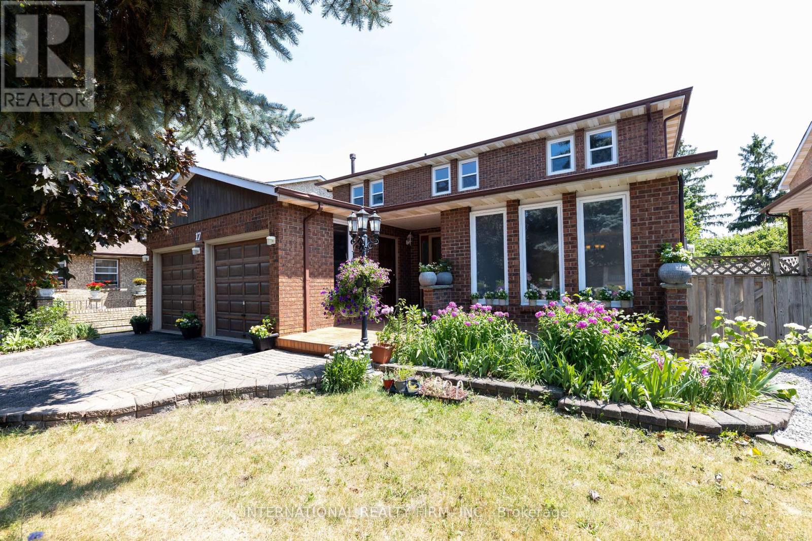 17 Southview Dr, Vaughan, ON L4K 2K8