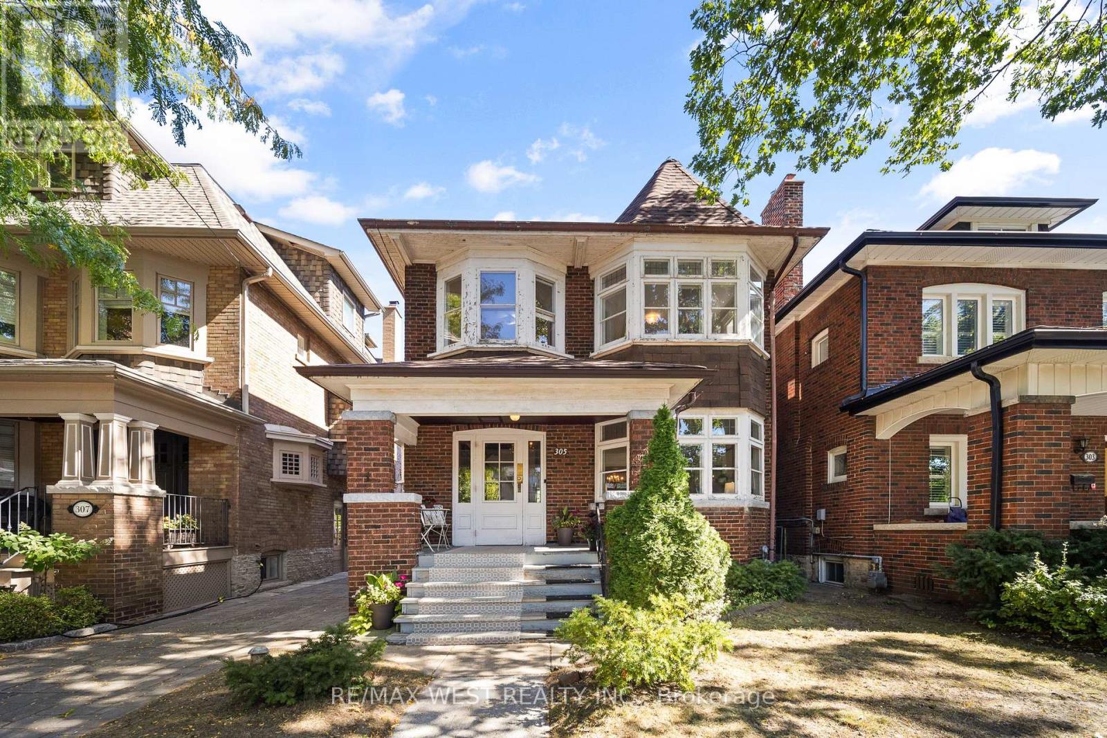 305 Kennedy Ave, Toronto, ON M6P 3C4