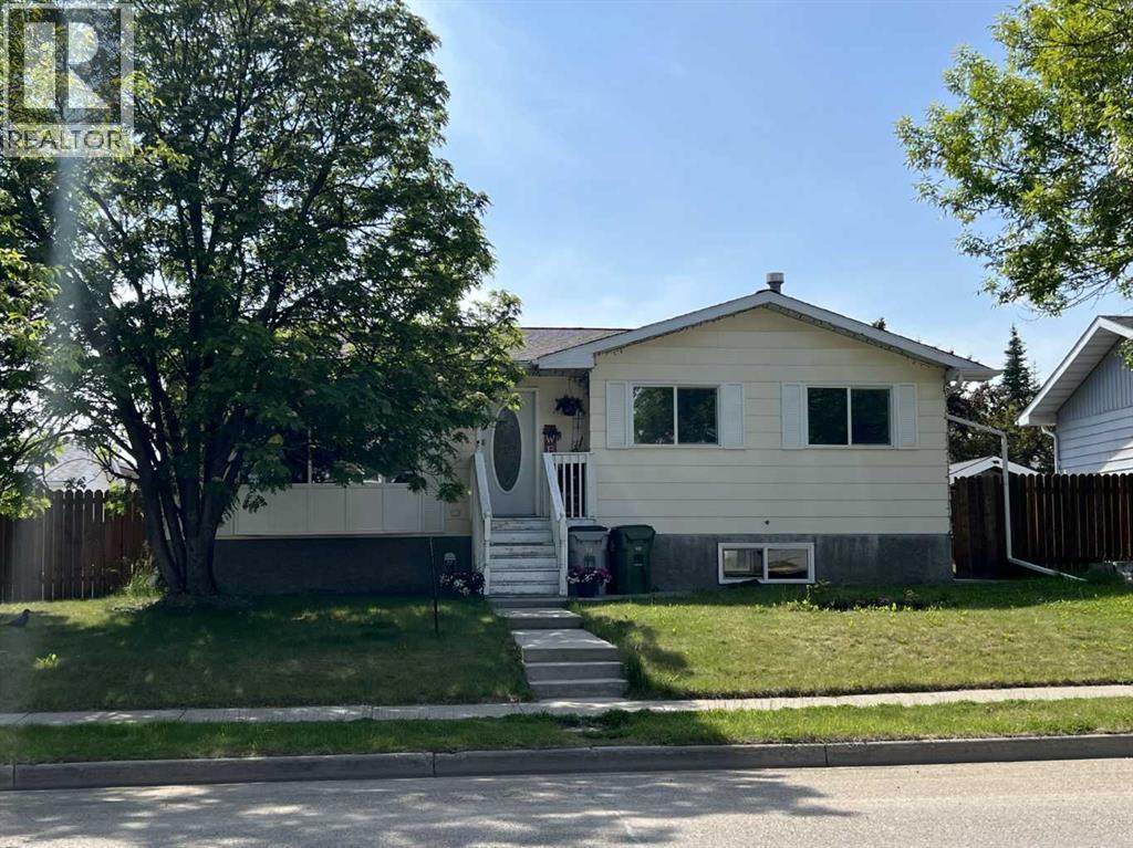 1402 Edson Dr, Edson, AB T7E 1H6