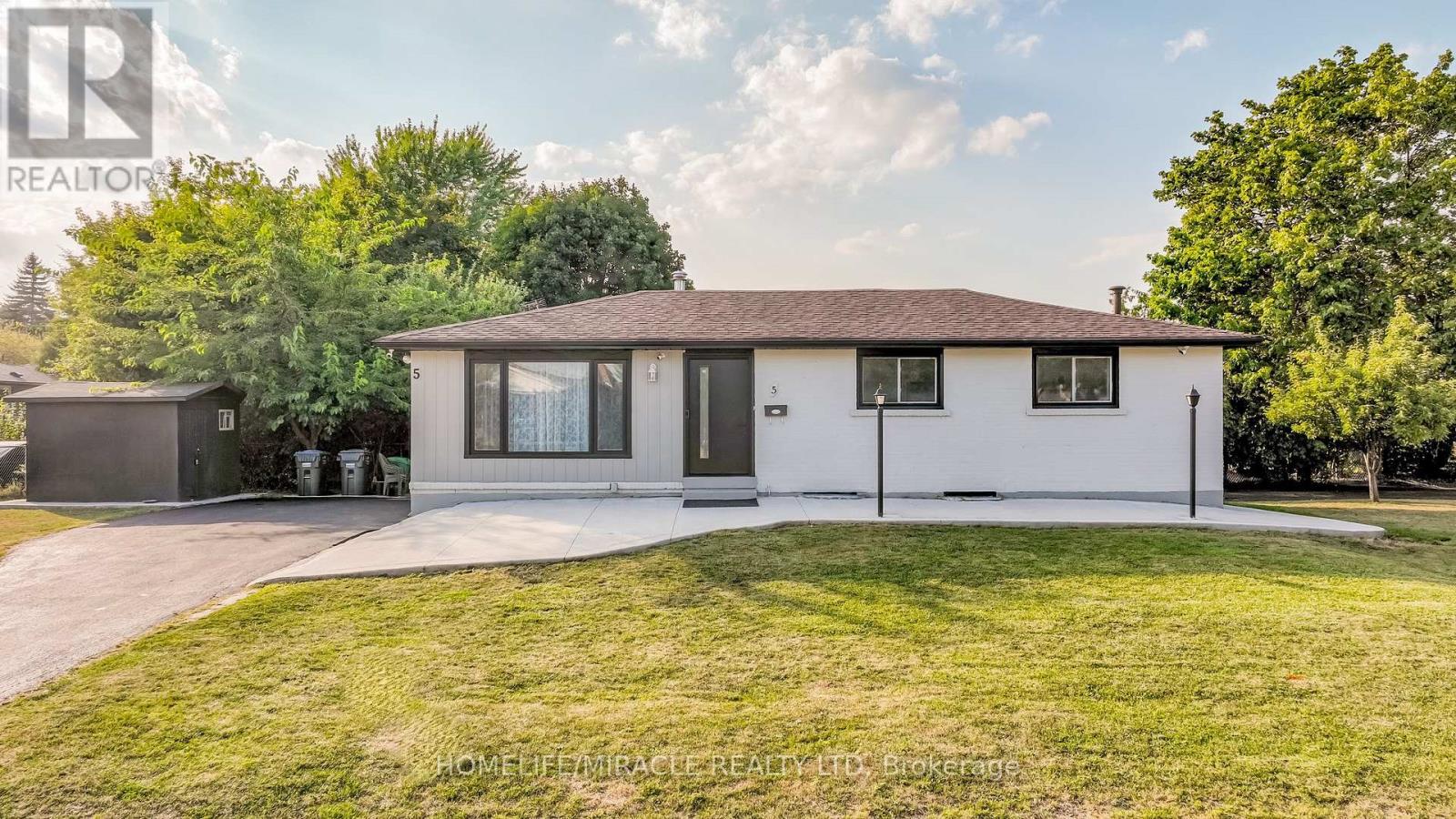 5 Finsbury Dr, Brampton, ON L6T 3R1