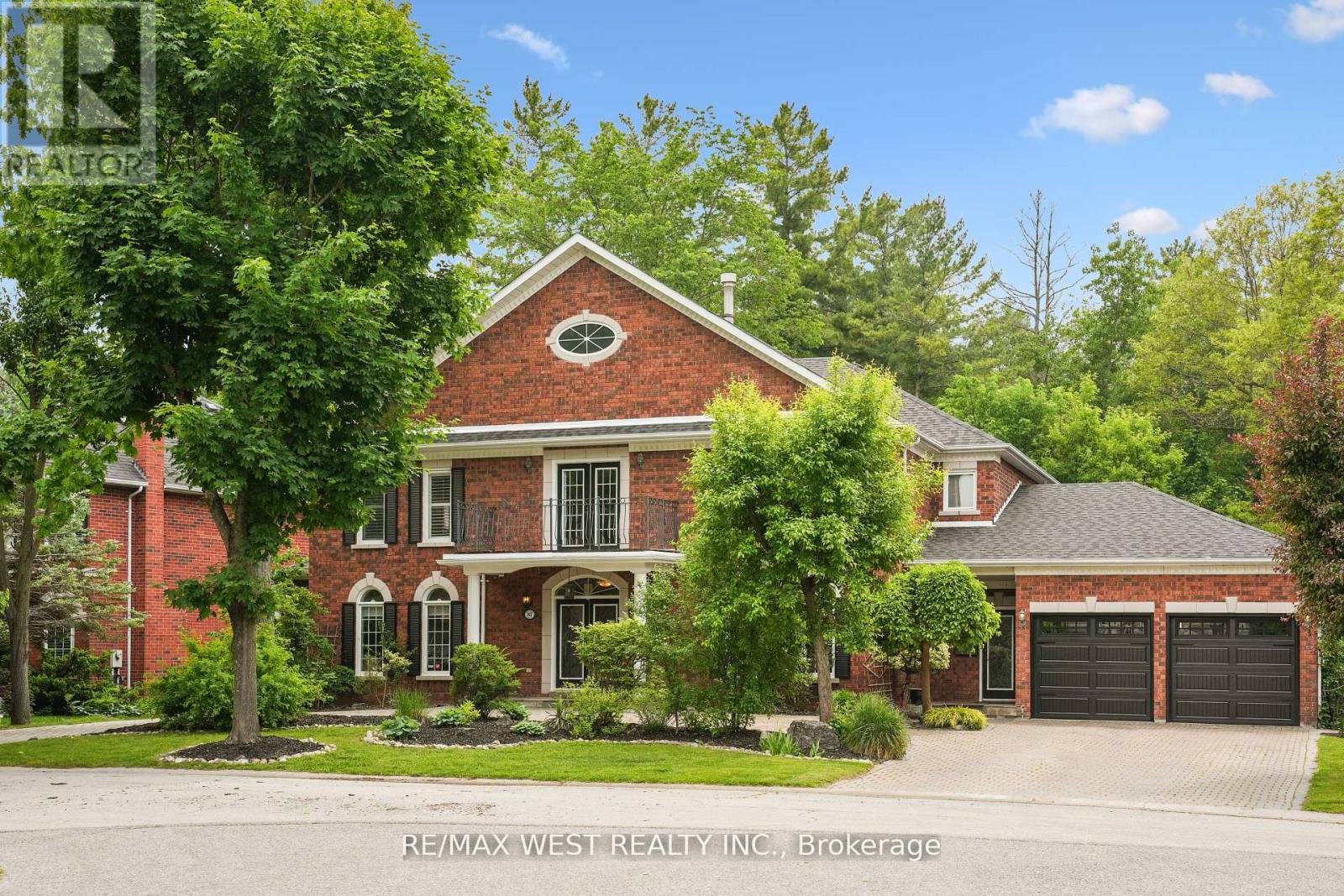 81 Woodview Dr, Pickering Rougemount, ON L1V 1L1