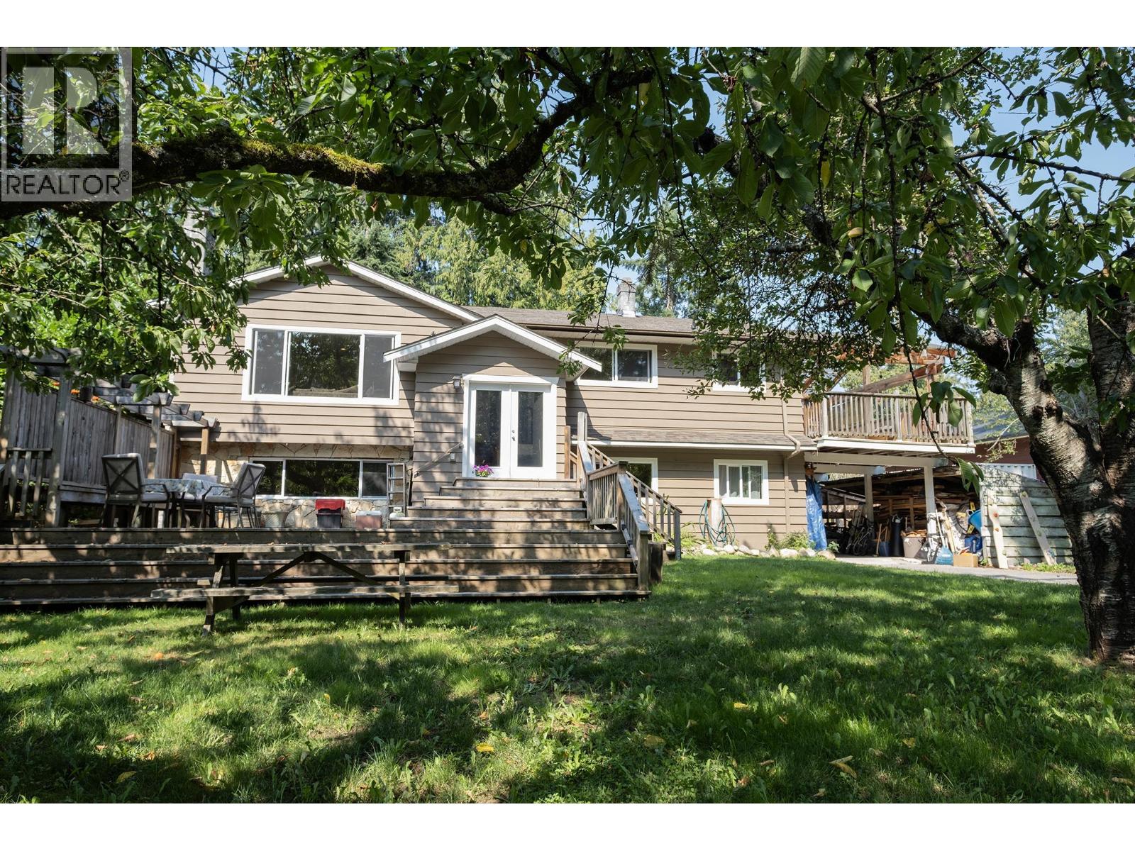 1160 Rosamund Rd, Gibsons, BC V0N 1V3