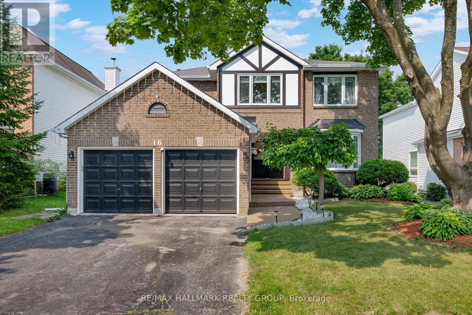 16 Allenby Rd, Ottawa, ON K2K 2H2