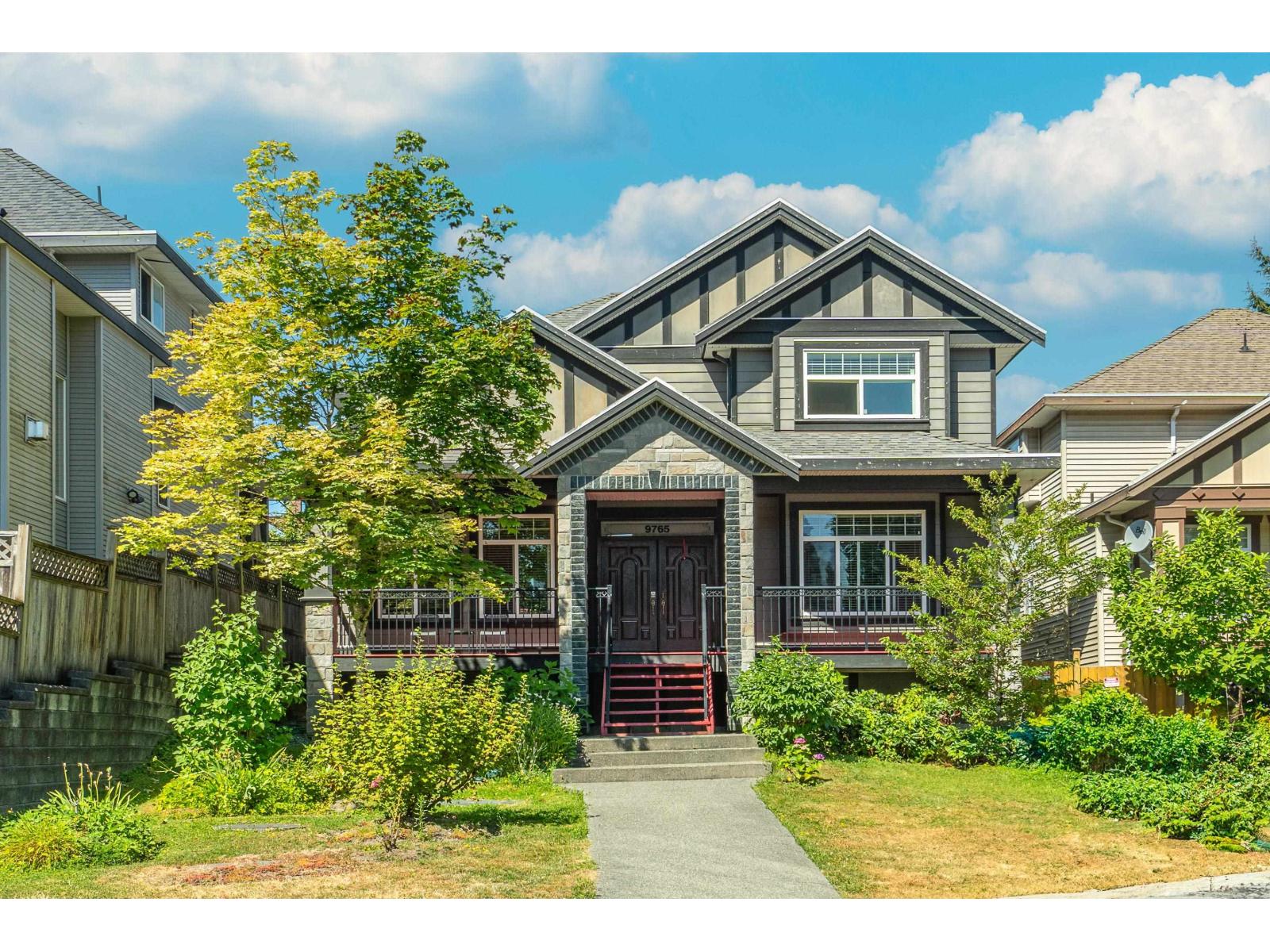 160 Street Unit 9765 #a, Surrey, BC V4N 5M1