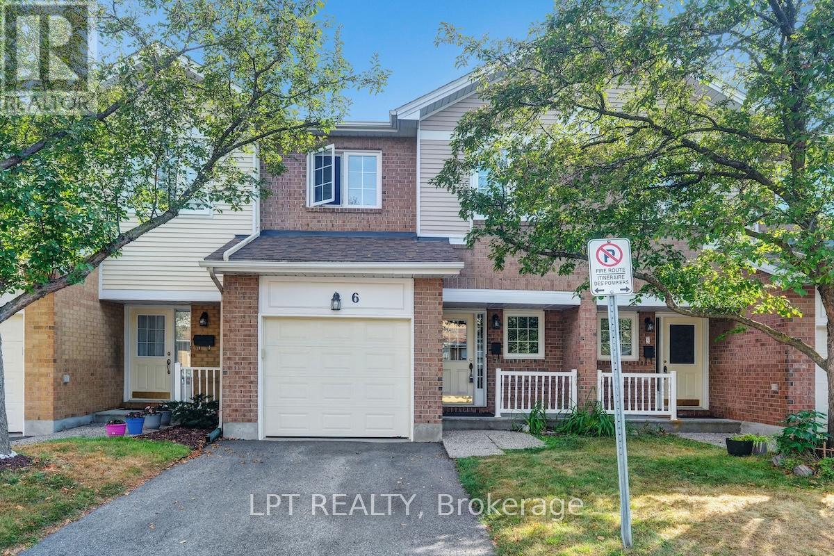 6 Sandcliffe Ter, Ottawa, ON K2G 5X1