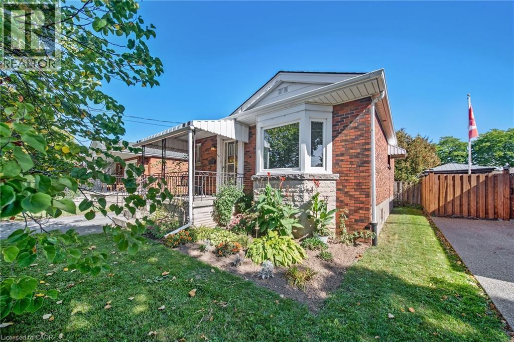 327 E 31st St, Hamilton, ON L8V 3P9