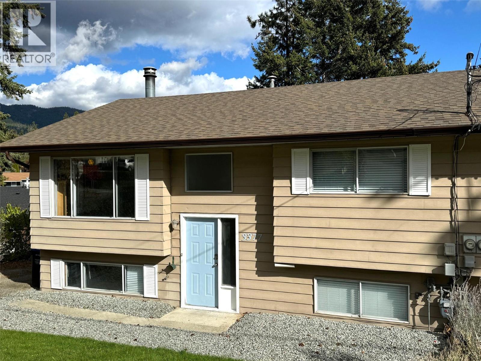 3377 Mciver Rd, West Kelowna, BC V4T 1H7