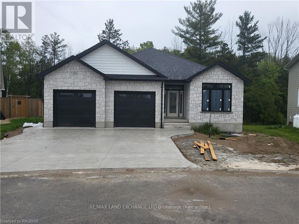 784 Campbell Ave, Kincardine, ON N2Z 1W1