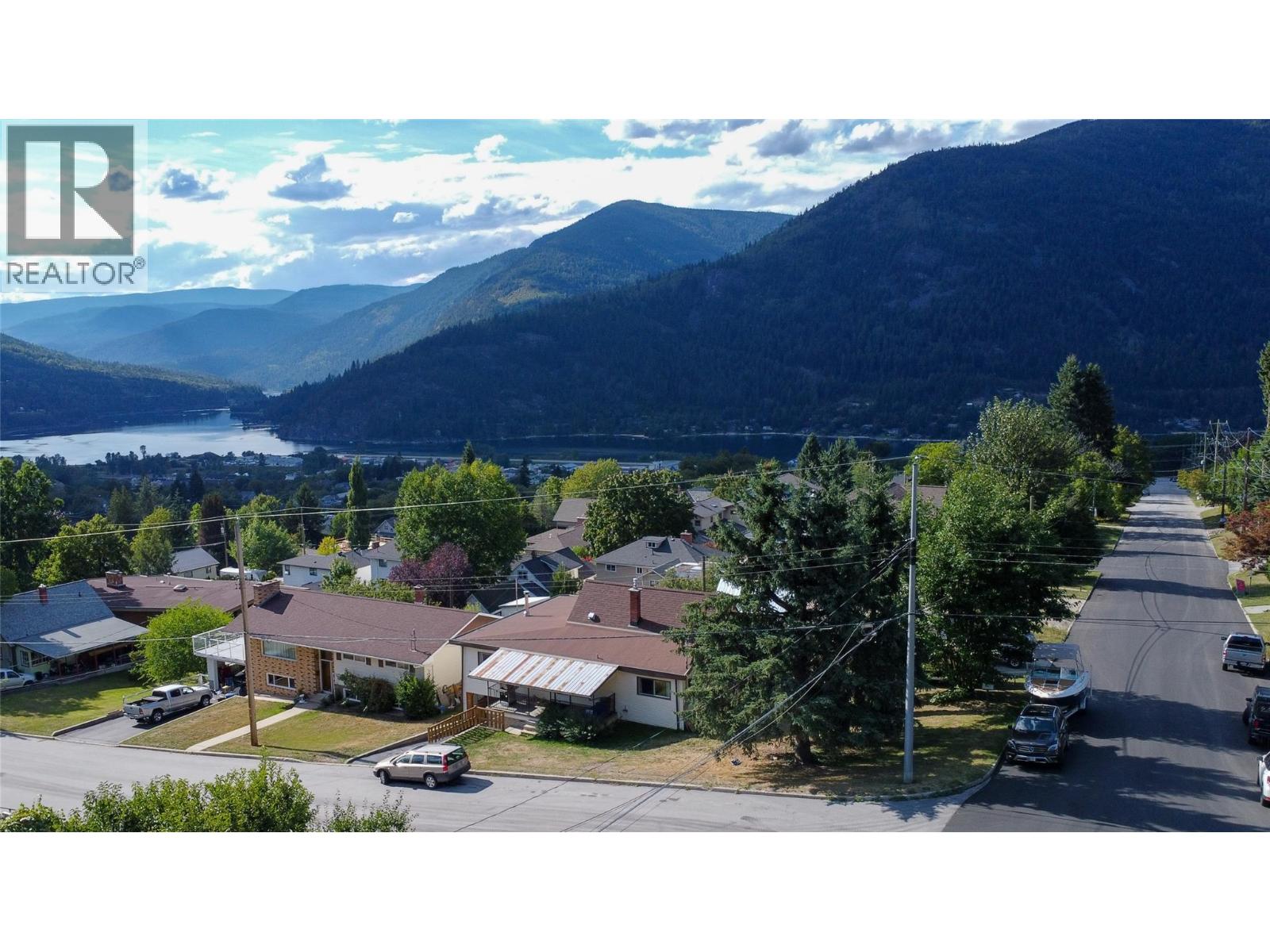1324 Cedar St, Nelson, BC V1L 2E8