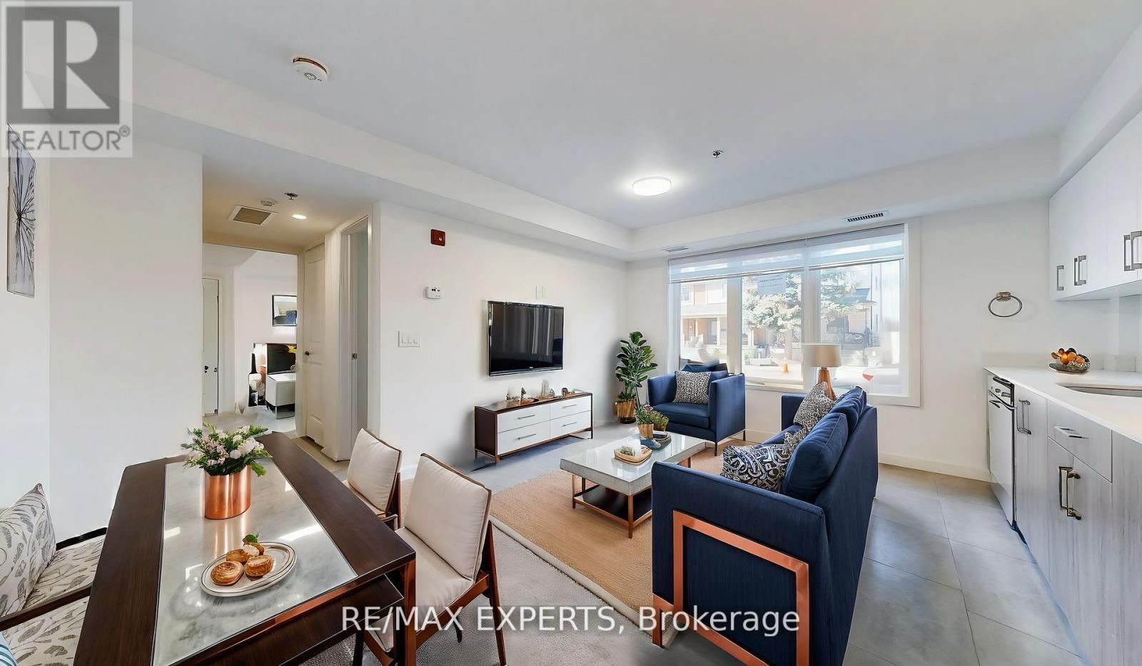 101 45 Connaught Ave, Toronto, ON M4L 2V8