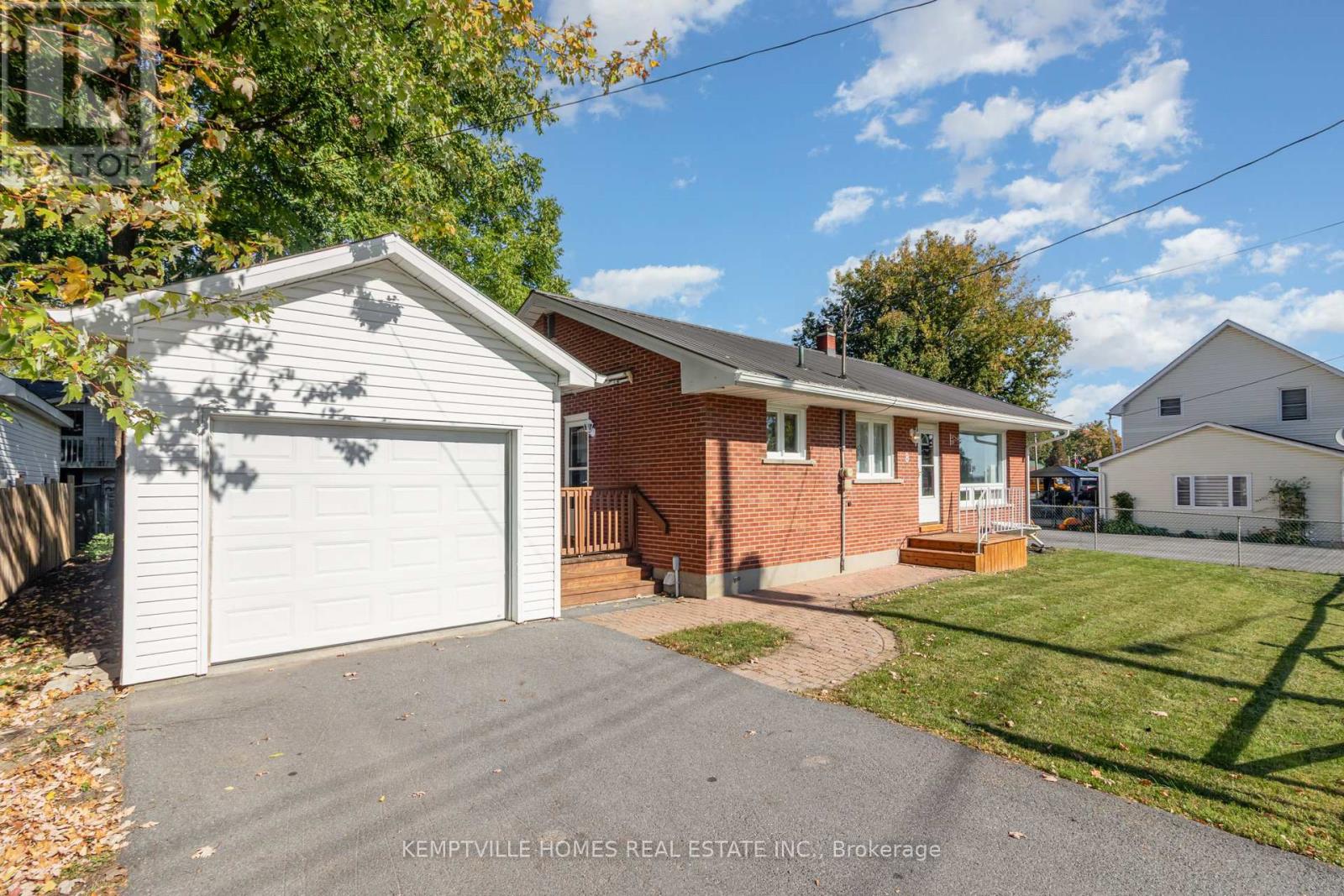 8 Gibson Ln, South Dundas, ON K0C 1X0