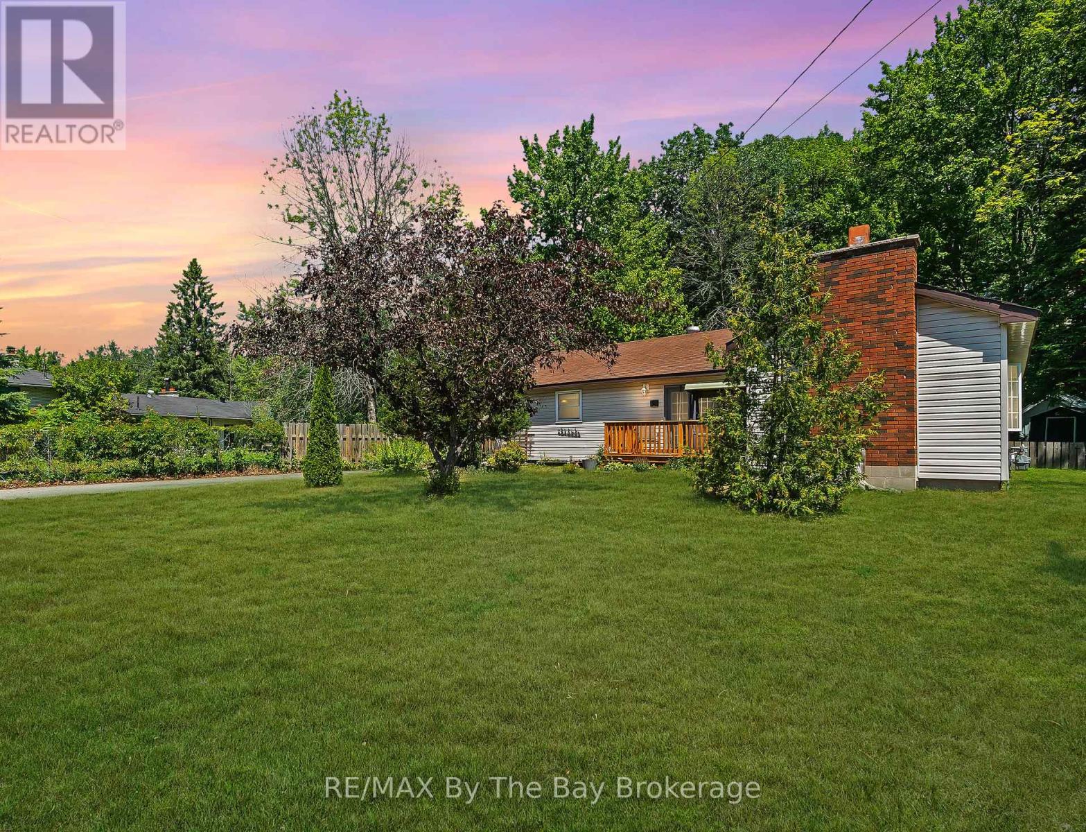 11 39th Street South, Wasaga Beach, ON L9Z 1S2