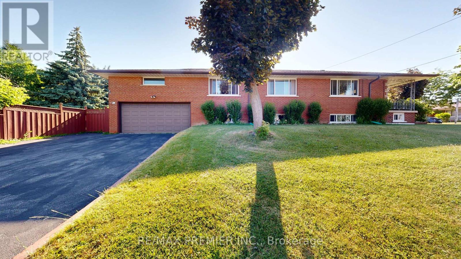 574 Queens Dr, Toronto Maple Leaf, ON M6L 1N3