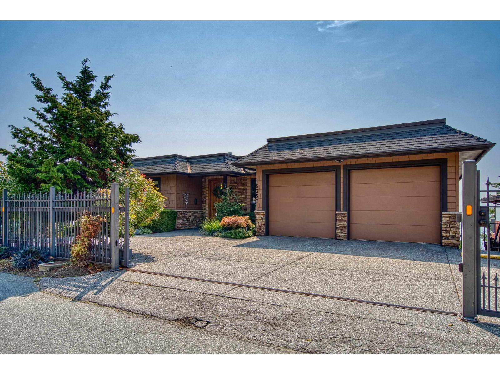 15357 Columbia Ave, White Rock, BC V4B 1J8