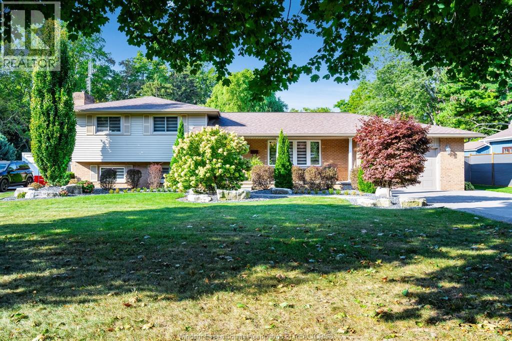 1361 Oxford Ave W, Kingsville, ON N9Y 2S8