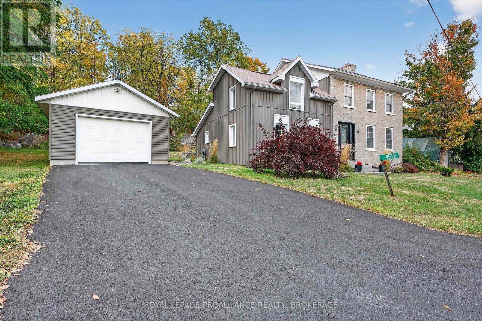 4519 Portland Ave, South Frontenac, ON K0H 2T0
