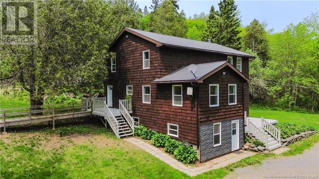 6390 Route 102 Rte, Oak Point, NB E5M 2G8