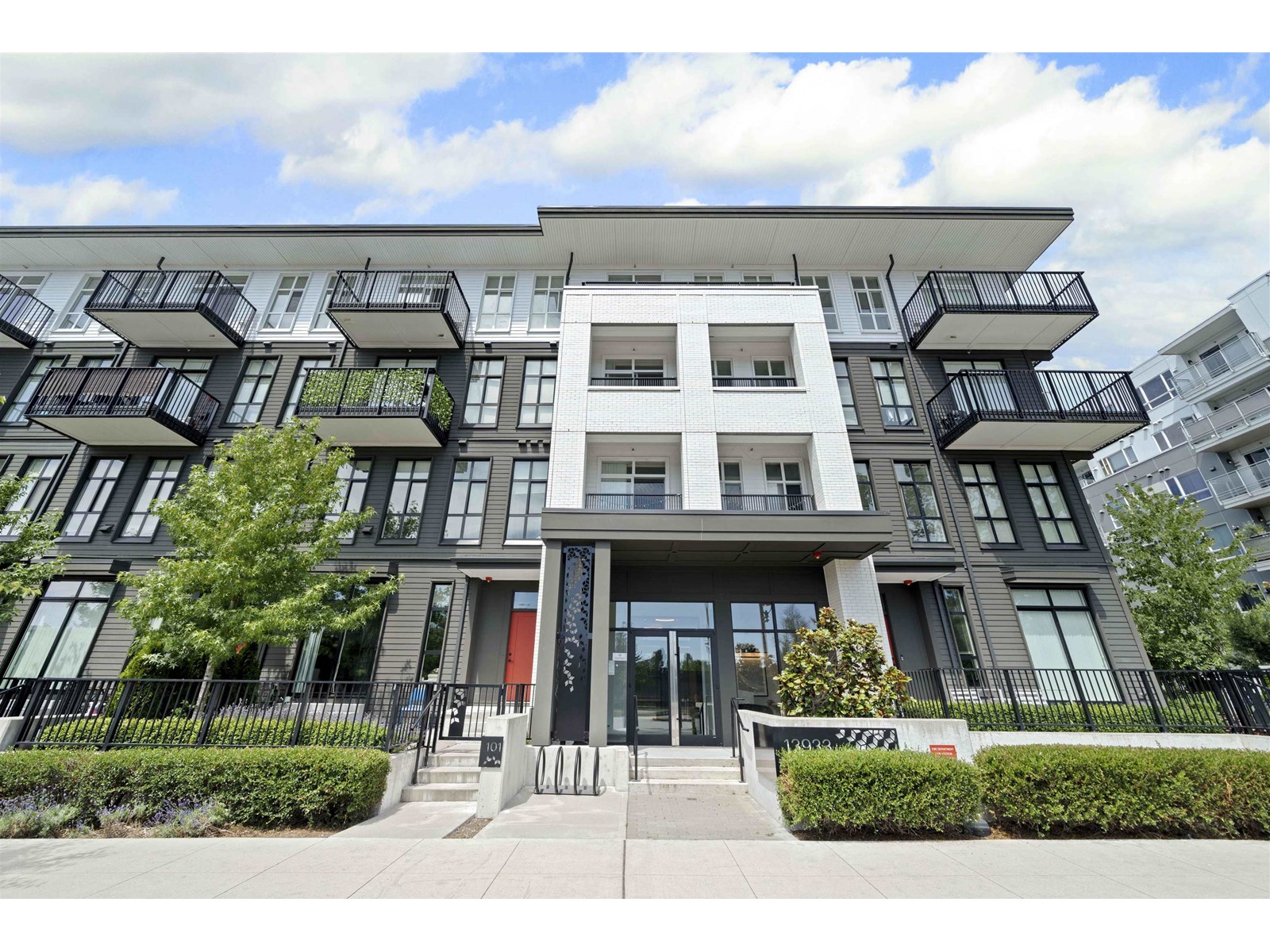 13933 105 Boulevard Unit 201, Surrey, BC V3T 0R6