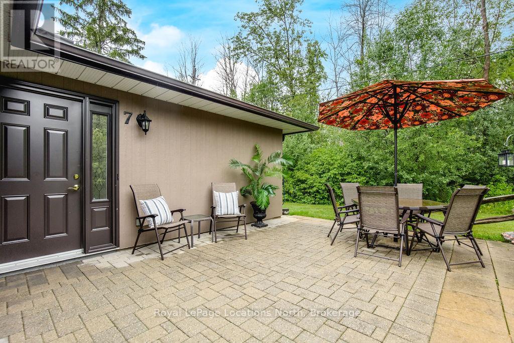 7 Trafalgar Rd, Collingwood, ON L9Y 5G4
