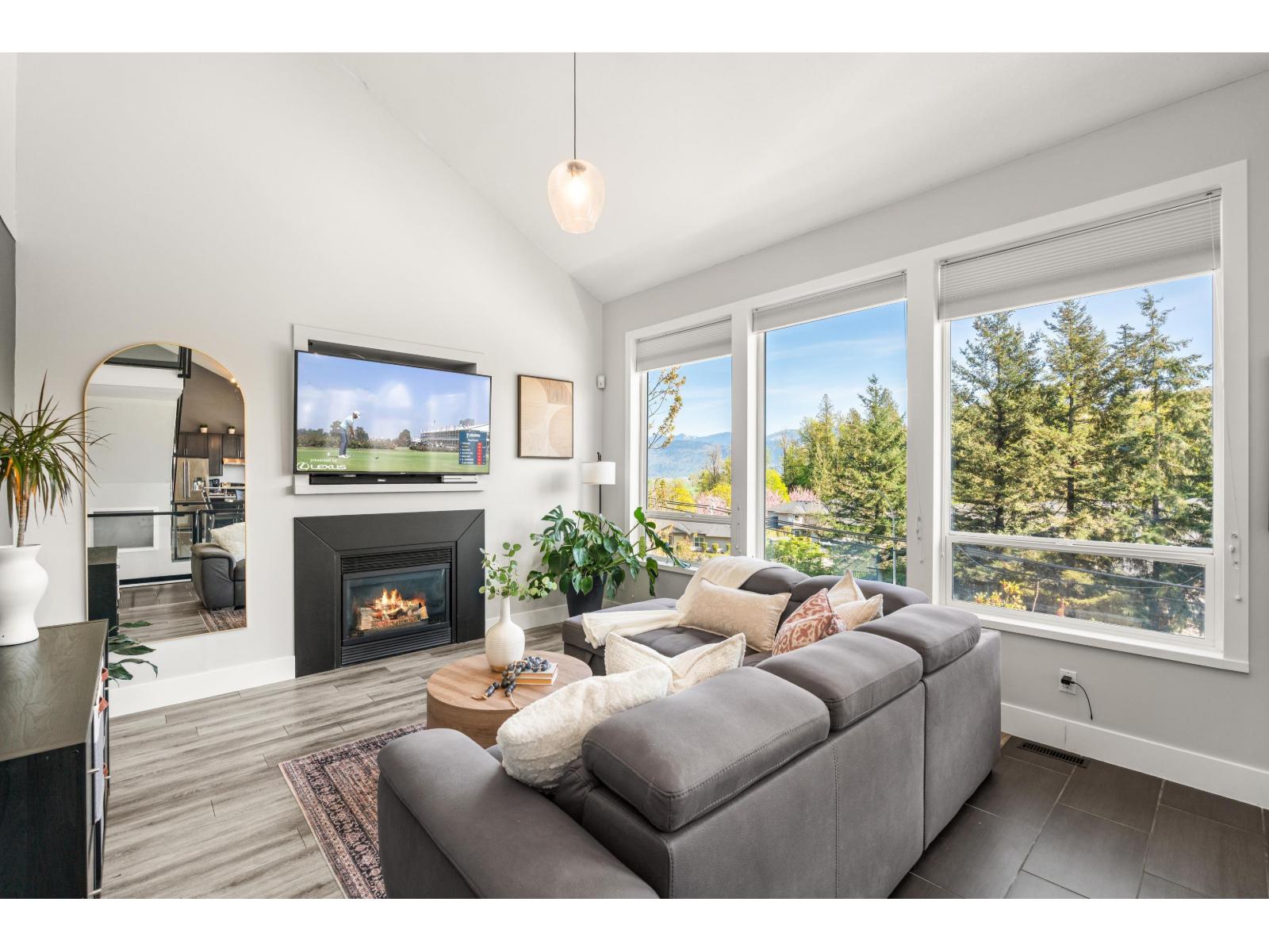 36047 Old Yale Rd, Abbotsford, BC V3G 2C6