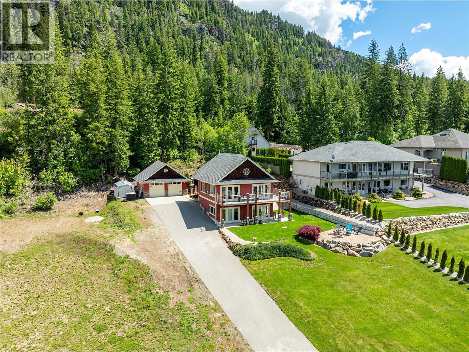 3240 Roncastle Rd, Blind Bay, BC V0E 1H1