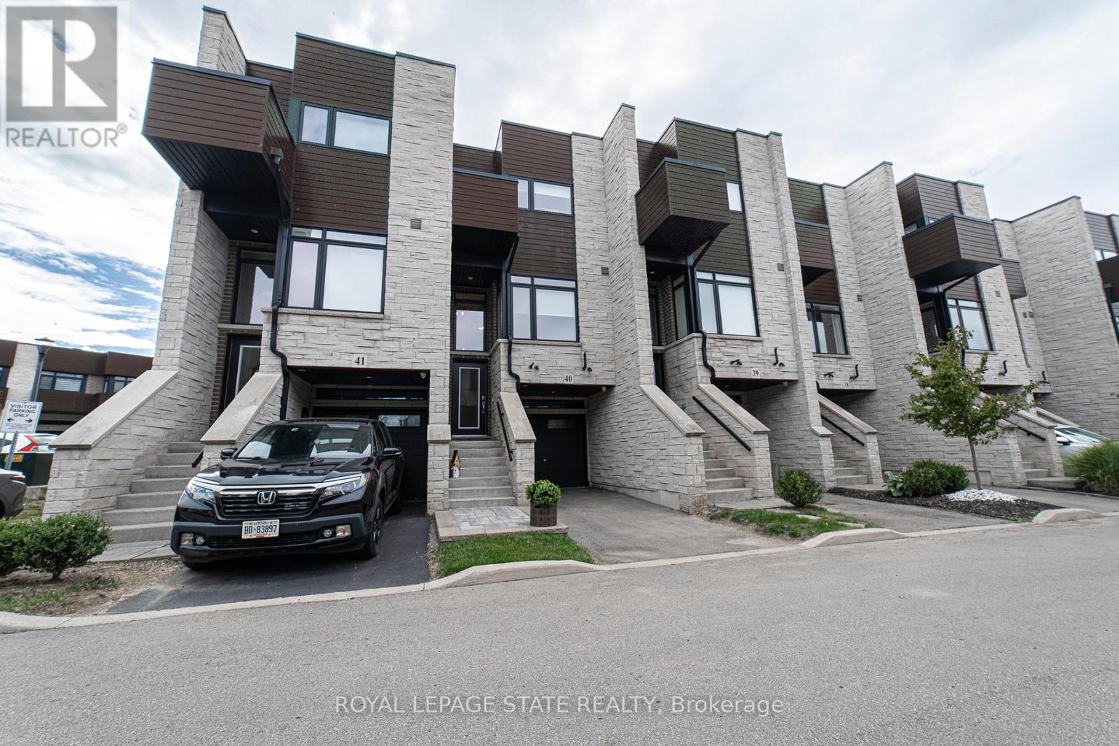40 35 Midhurst Hts, Hamilton, ON L8J 0K9